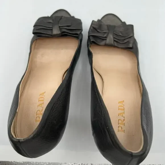 Prada Womens Size 38.5 US 7.5 Leather Heels Gunmetal Peep Hole Toe Made in Italy - Picture 8 of 16